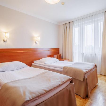 Hotel Cristal Park Tarnów エクステリア 写真