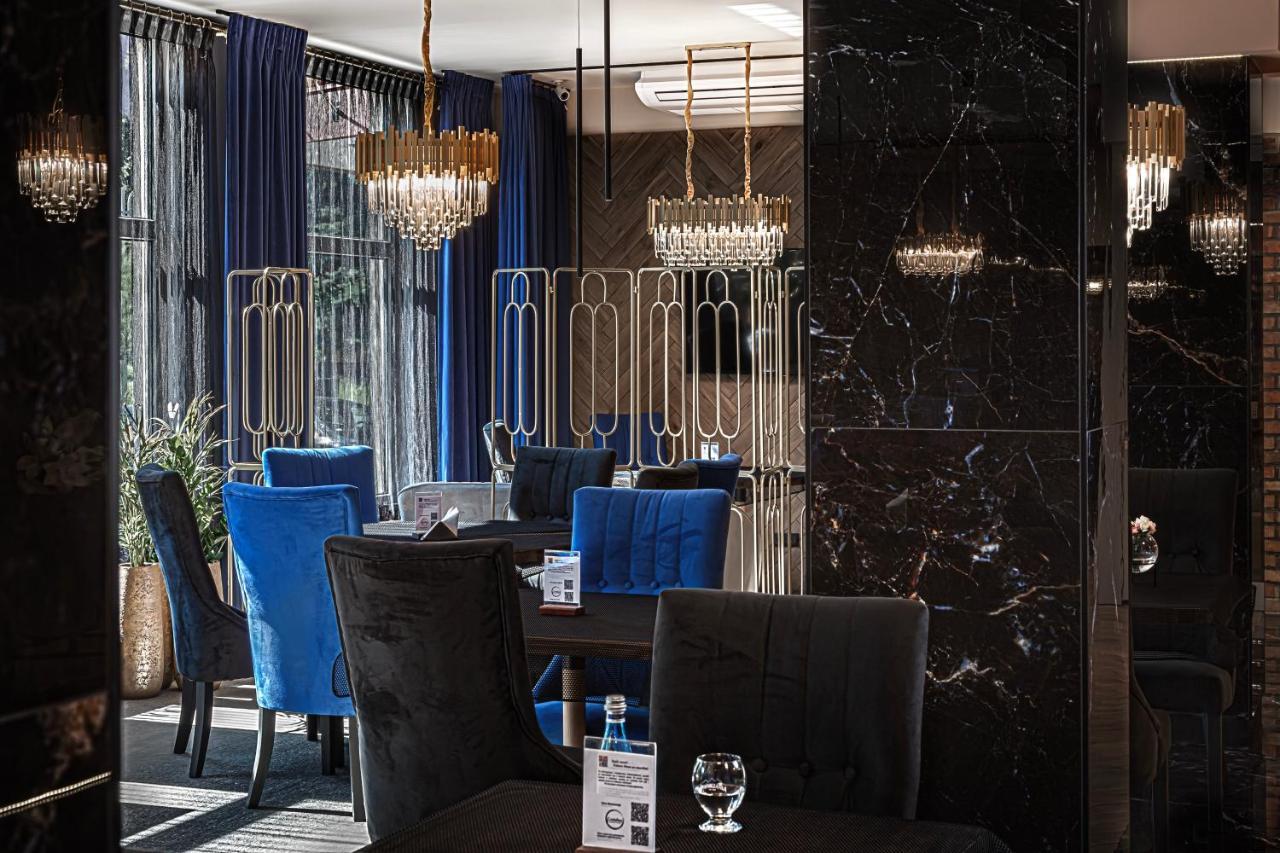 Hotel Cristal Park Tarnów エクステリア 写真