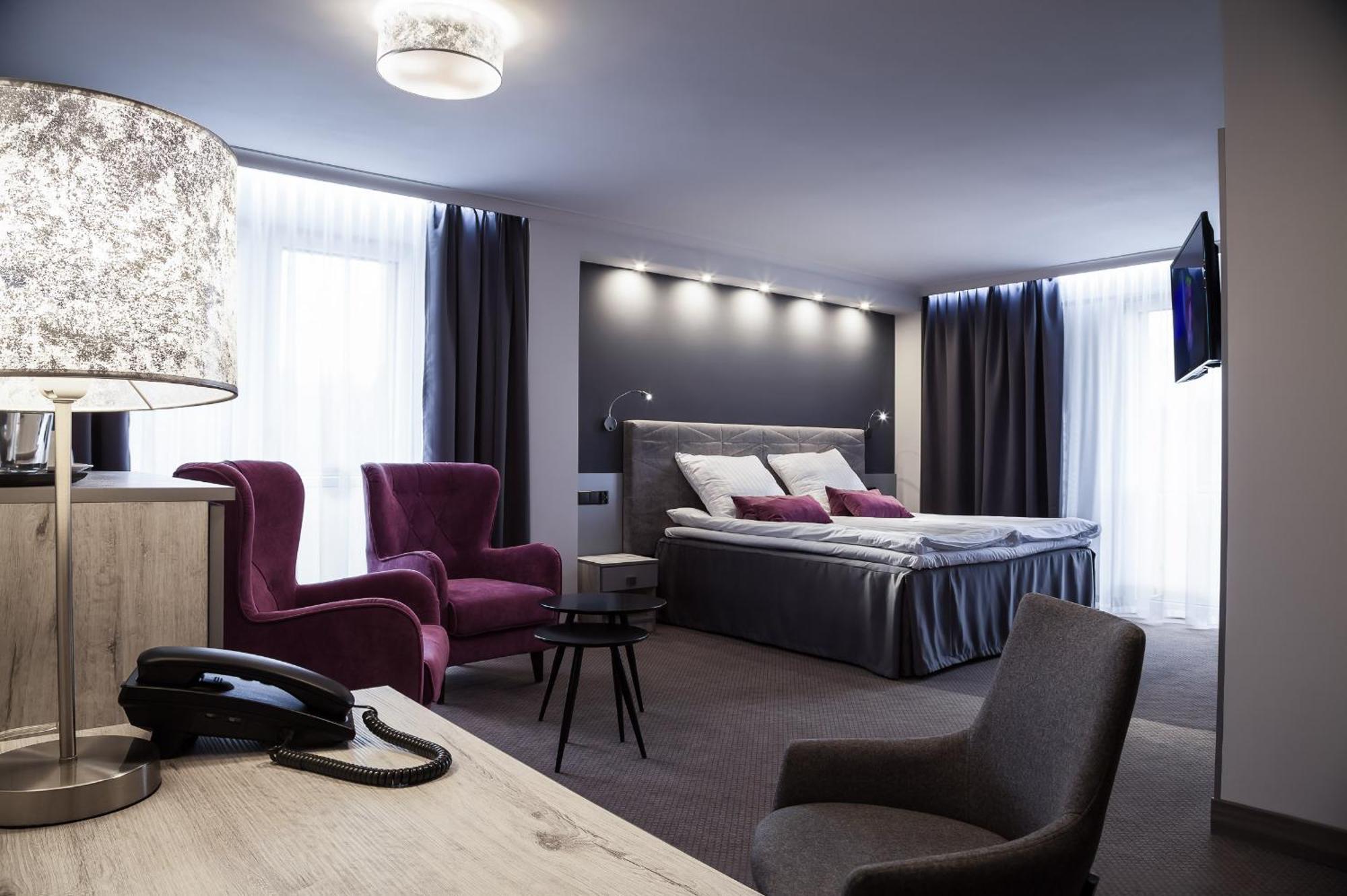 Hotel Cristal Park Tarnów エクステリア 写真
