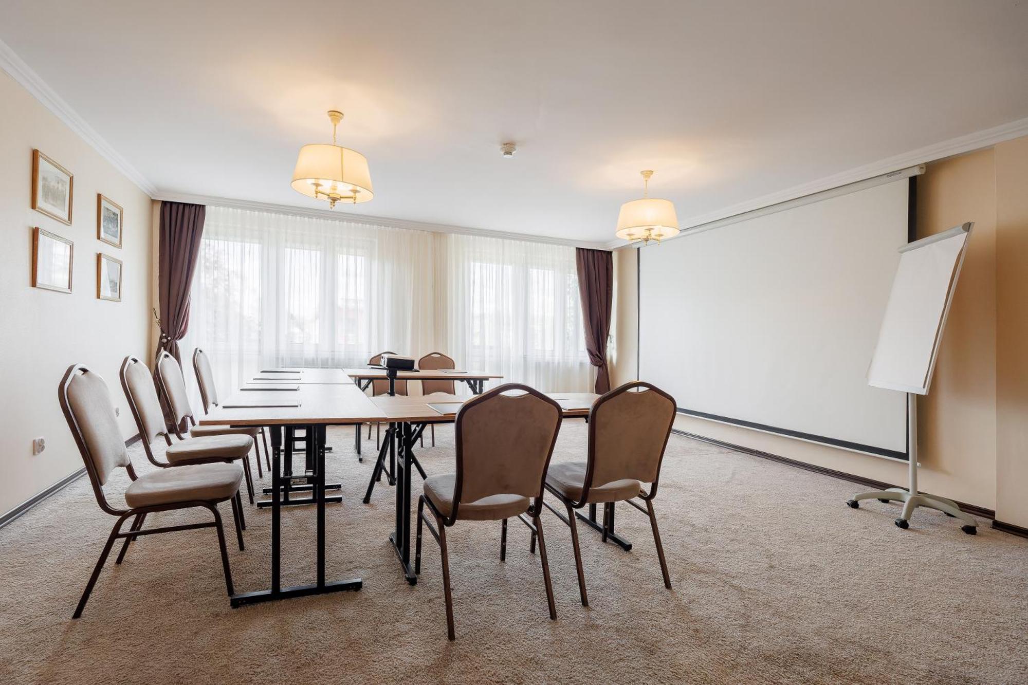 Hotel Cristal Park Tarnów エクステリア 写真