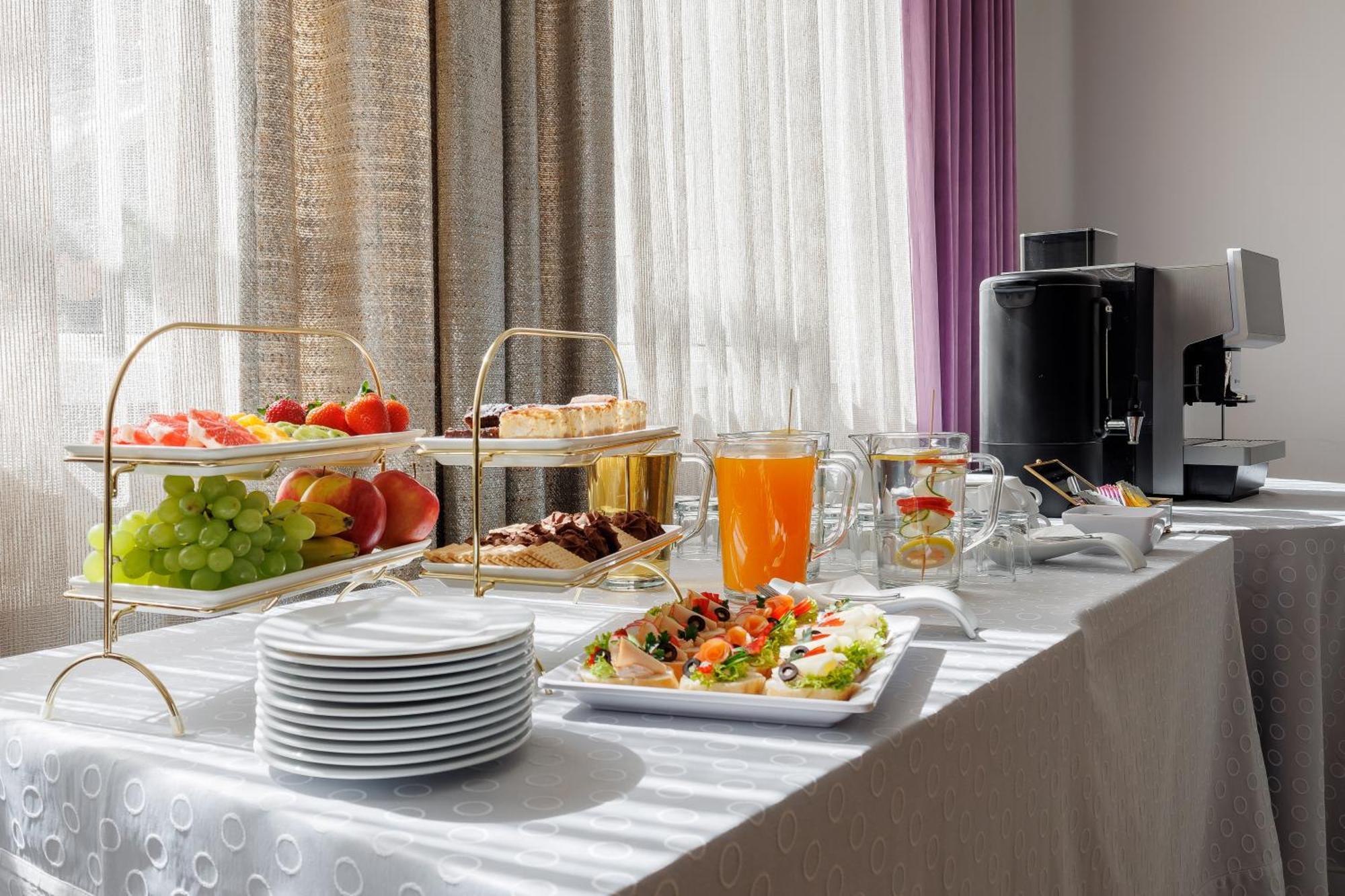 Hotel Cristal Park Tarnów エクステリア 写真
