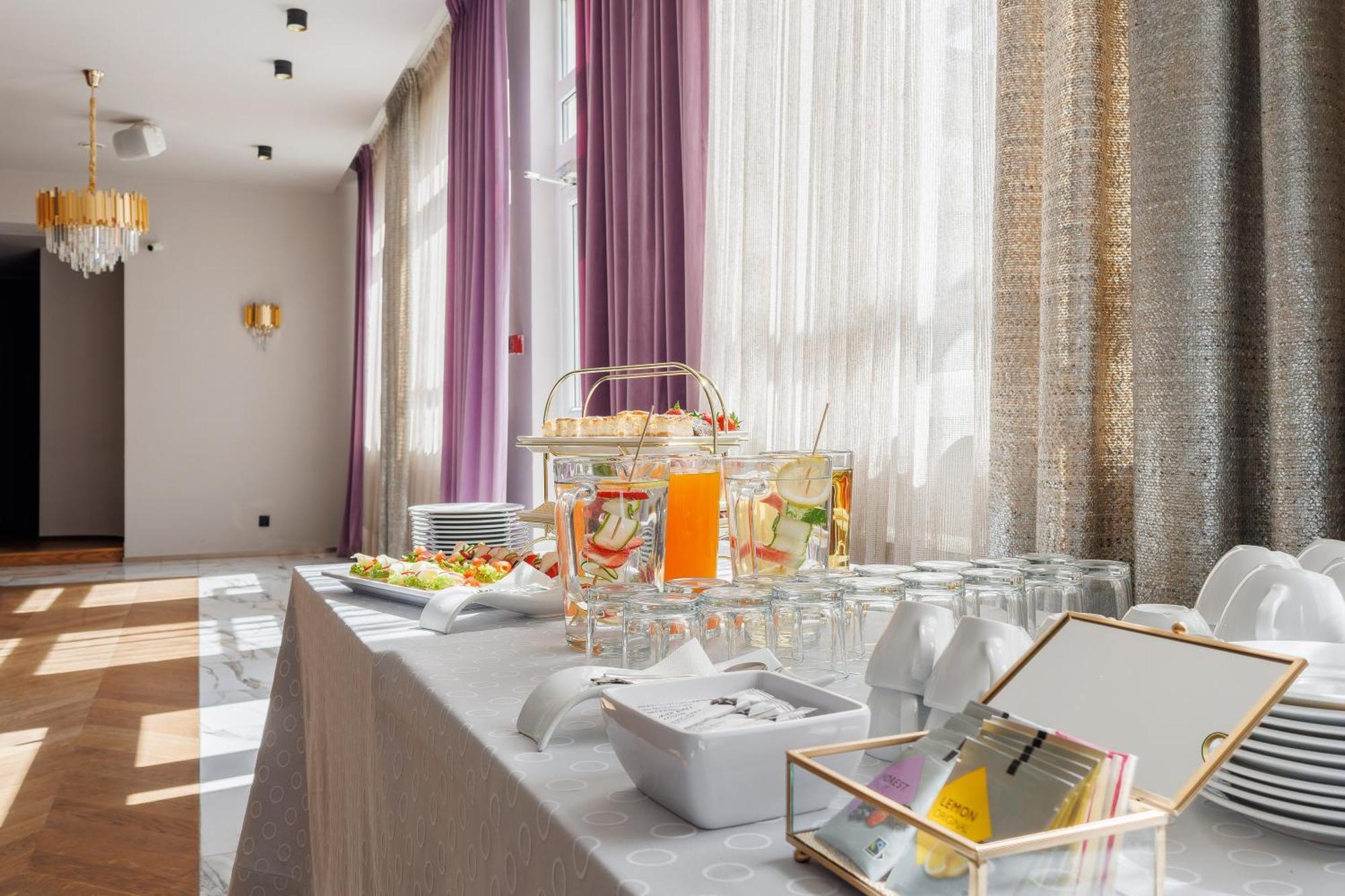 Hotel Cristal Park Tarnów エクステリア 写真