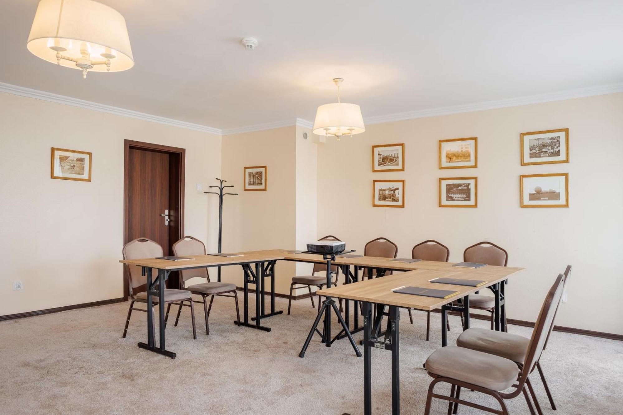 Hotel Cristal Park Tarnów エクステリア 写真