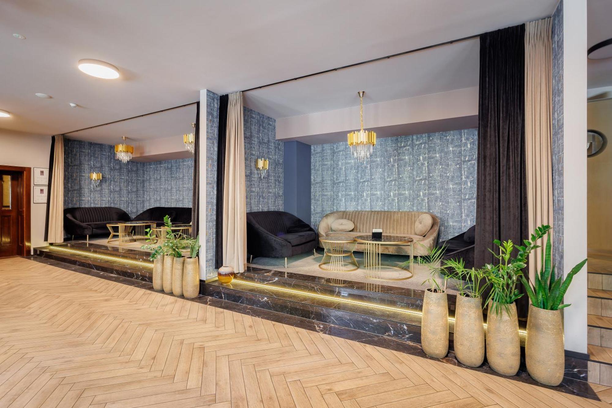 Hotel Cristal Park Tarnów エクステリア 写真
