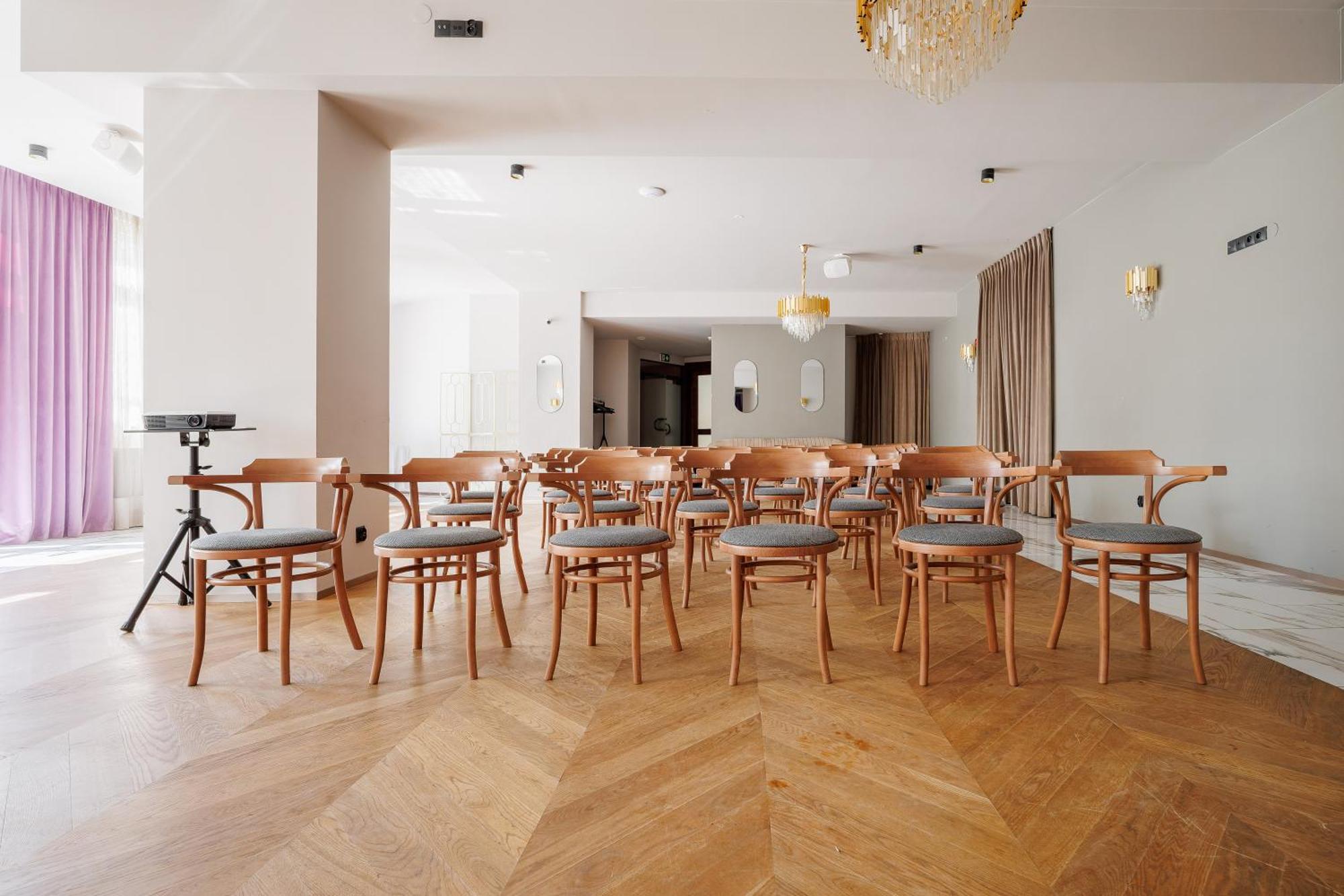 Hotel Cristal Park Tarnów エクステリア 写真