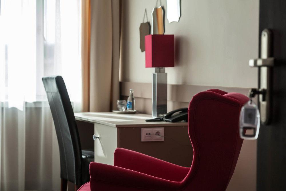 Hotel Cristal Park Tarnów エクステリア 写真