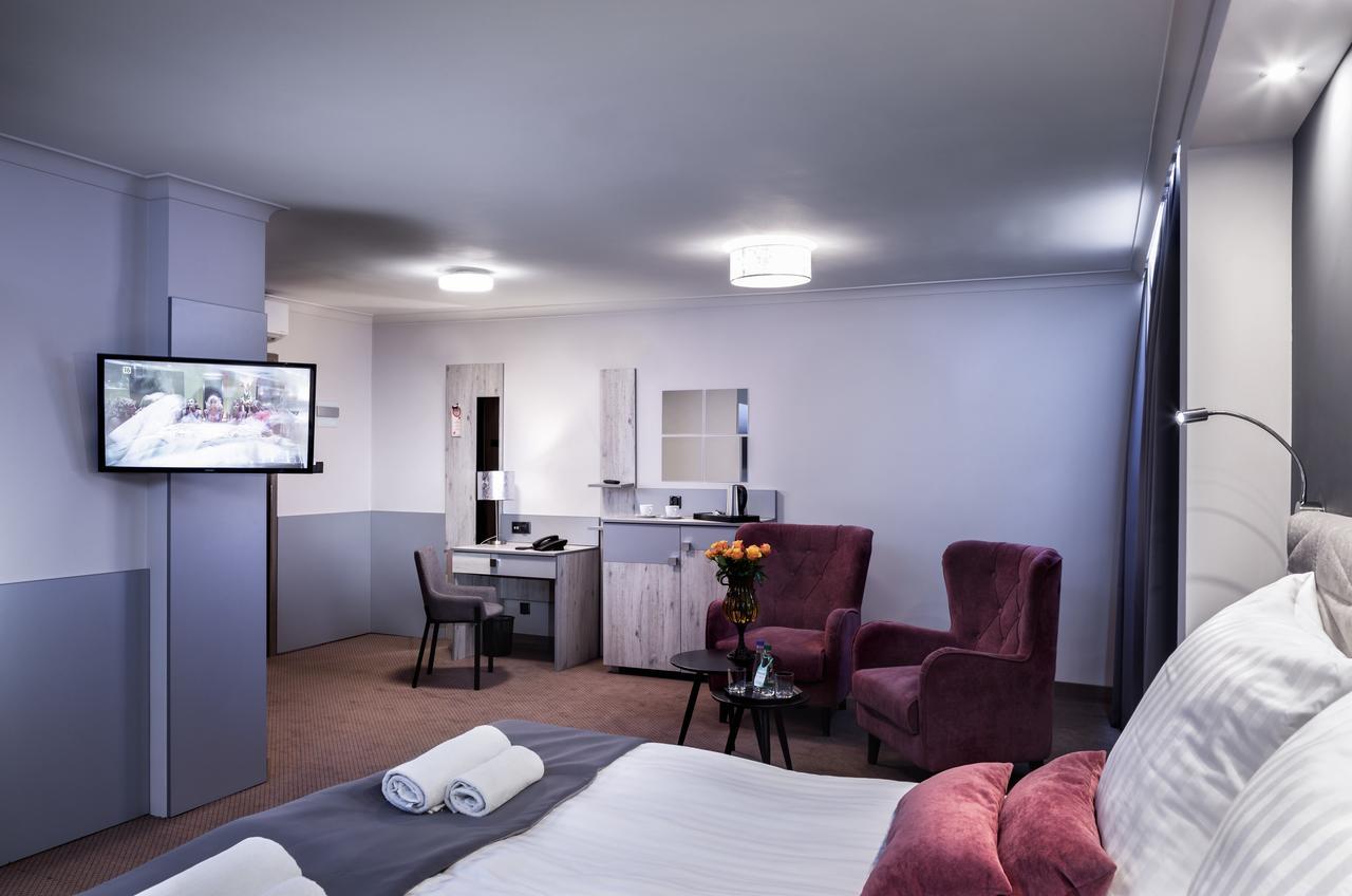 Hotel Cristal Park Tarnów エクステリア 写真